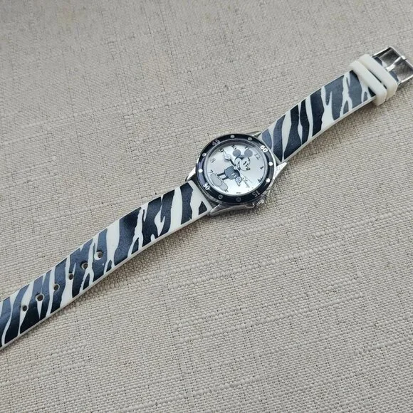 Disney Minnie Mouse Wristwatch White Rubber Band Analog Wrist Watch Accutime - Picture 8 of 11